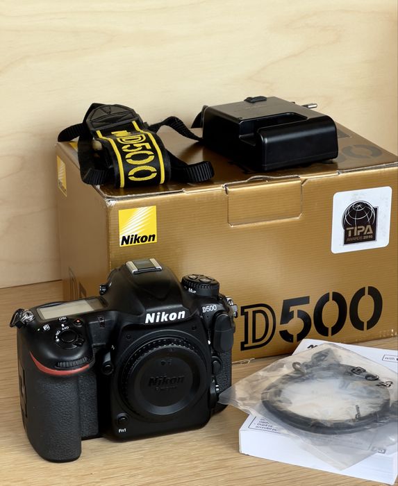 Nikon D500 76.000 cadre plus grip