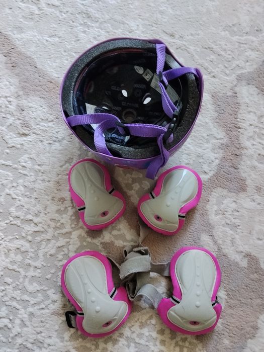 Комплект шлем и наколенники