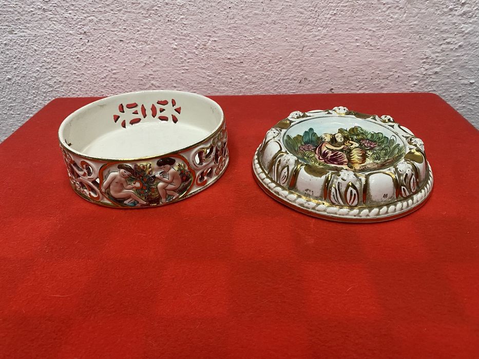 Голям италиански пепелник и купа на каподимонте