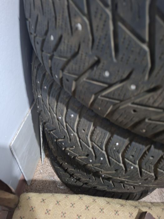 Шипы 215/55/R17 продам