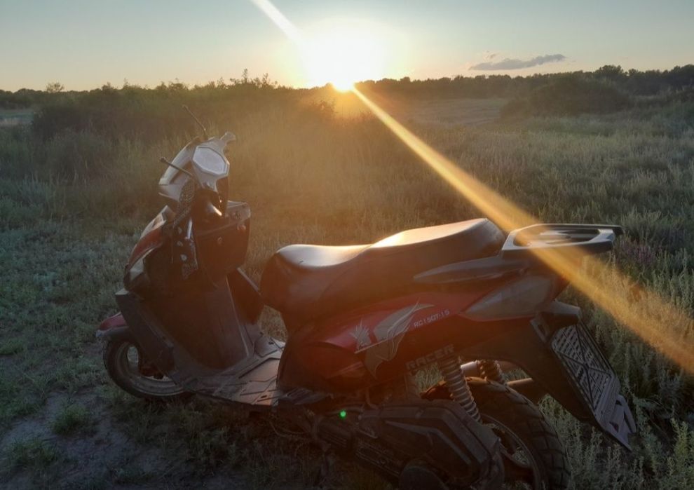 Продам скутр рейсер стелс 150 куб