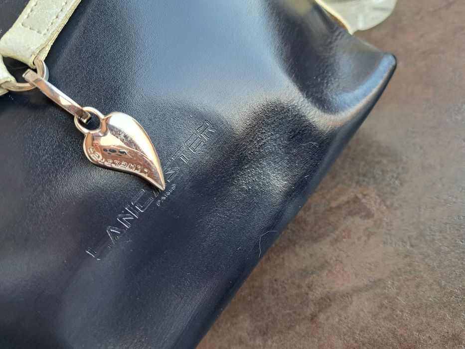 дамска чанта,малка тъмно синя чантичка LANCASTER -естествена кожа