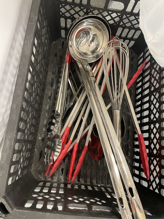 Продам посуду, вывеску для кафе