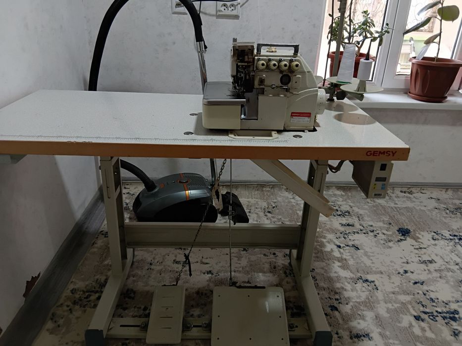 Tikuv mashinasi sotiladi