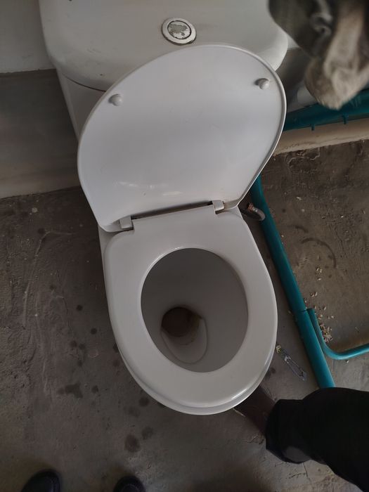 Унитаз  б/ у.в хорошем состоянии