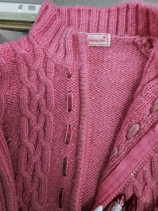 Продам вязаную кофту на девочек