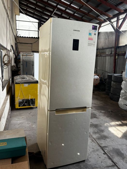 Холодильник срочно продам