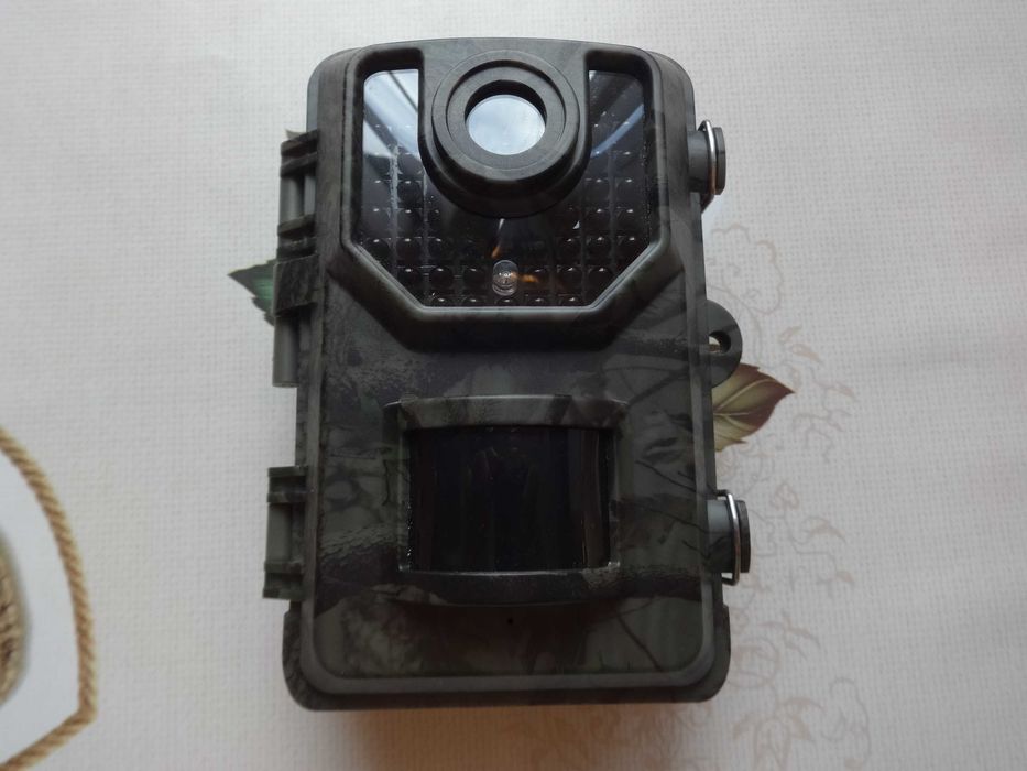 Дигитална ловна / наблюдателна камера (Digital Trail Camera) – Нова с Включени 8 батерии AA и SD Карта 64GB