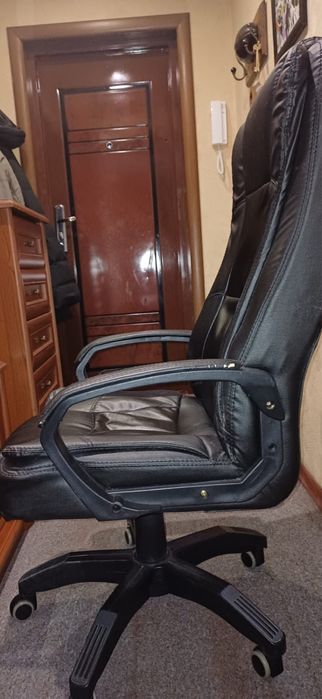 Продам кресло оффисное кресло
