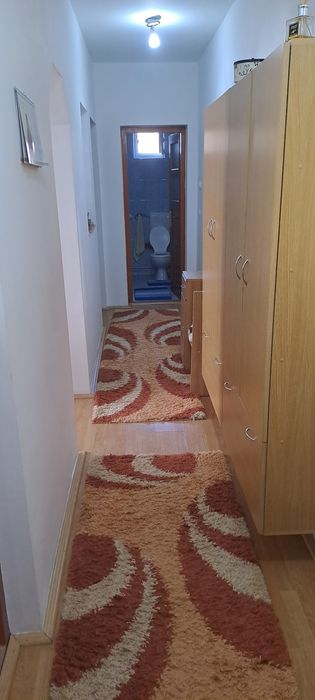 Apartament de închiriat cu doua camere, mobilat și utilat.