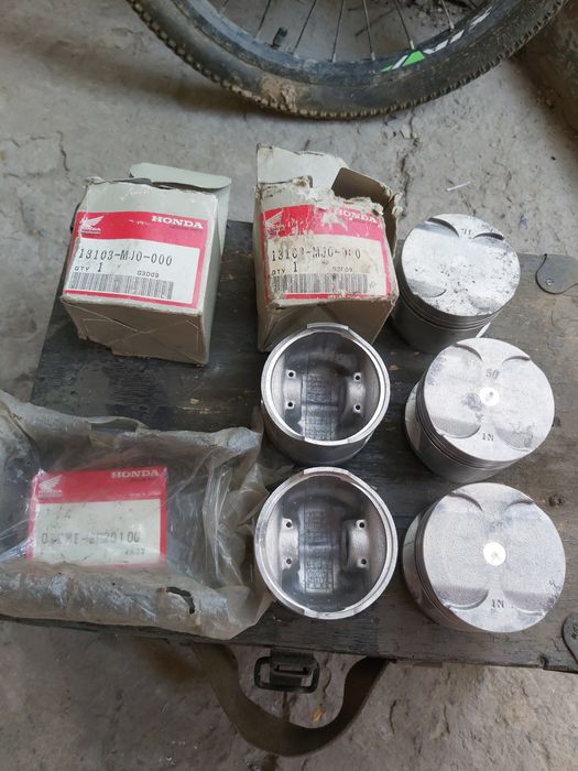 Продам. На мото поршня. Honda/Поворотники