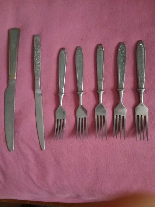Вилки и два ножа разнобойные ссср