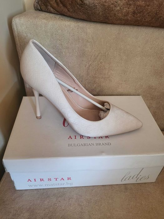 Дамски Обувки на ток.