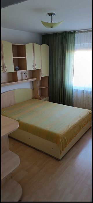 Ofer spre închiriere apartament 3 camere, vedere Piata Civica