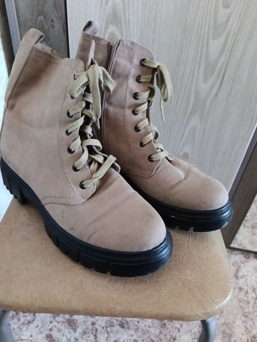 Продам женские сапоги