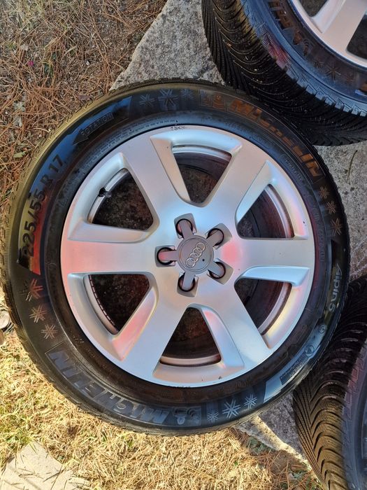 Оригинални джанти AUDI със зимни гуми 225 55 17