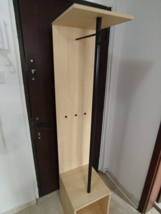 Cuier solid,  stare perfecta, aproape nou