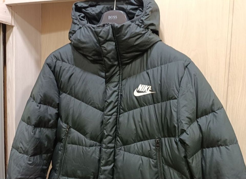 Продается мужской пуховик
Nike