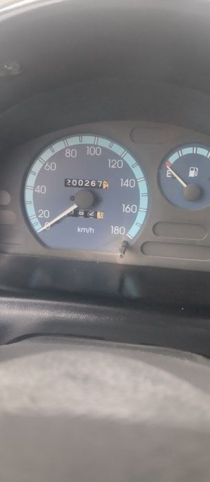 Juda yaxshi haydalgan moshina