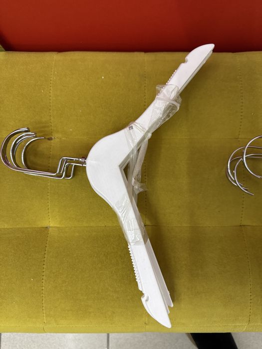 Продам срочно гусаки, вешалки