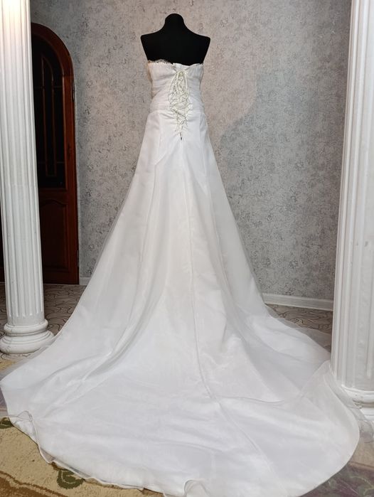 Продам новое свадебное платье.