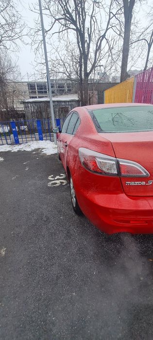Mazda 3 berlina,1.6 benzina  93423 km