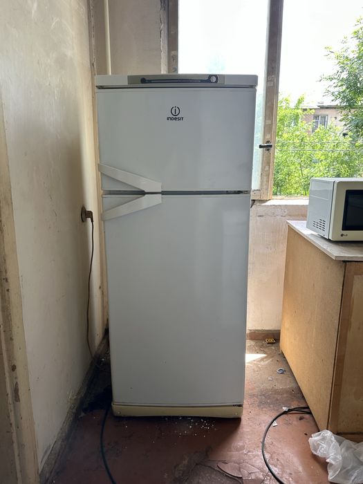 Xolodilnik Indesit srochniy
