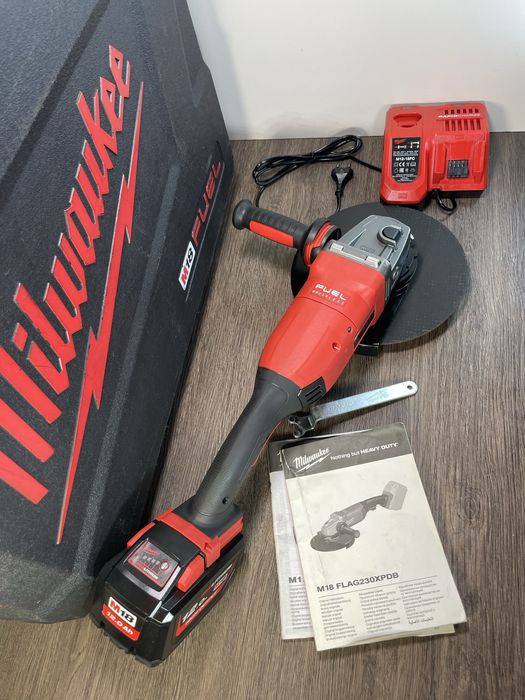 Vând Flex Milwaukee cu disc de 230 mm