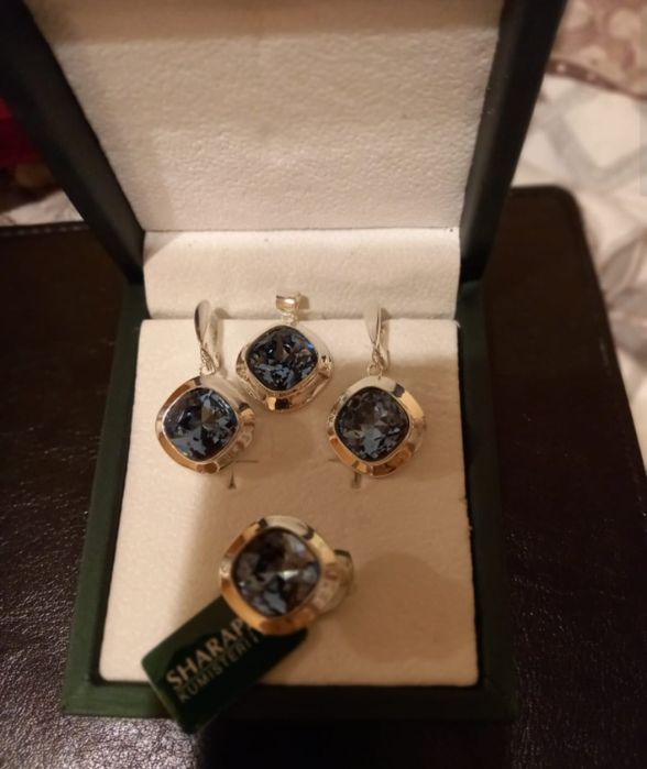 Продается серебряный набор 990 пробы.