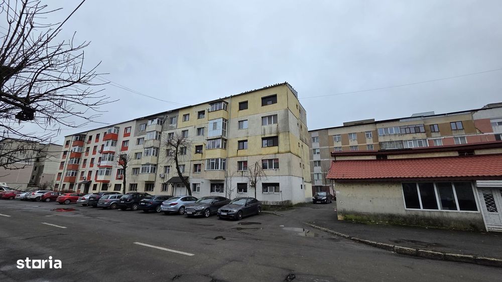 Vand ap cu 3 camere zona Posta 4 ( str. Borcea )