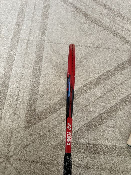 Vând Yonex Vcore 95