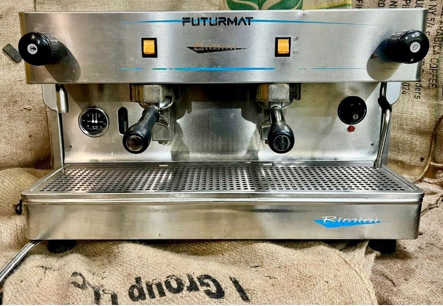 Nasiya. Professional coffemashinalari sotiladi. Продам Кофемашину.