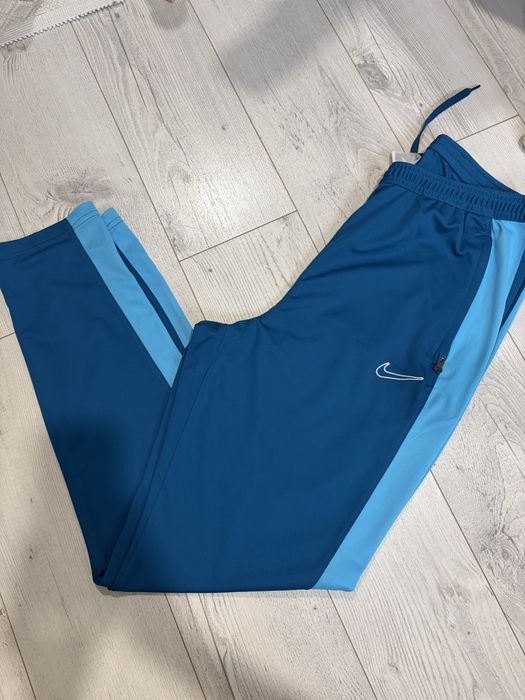 Найк амцунг М размер