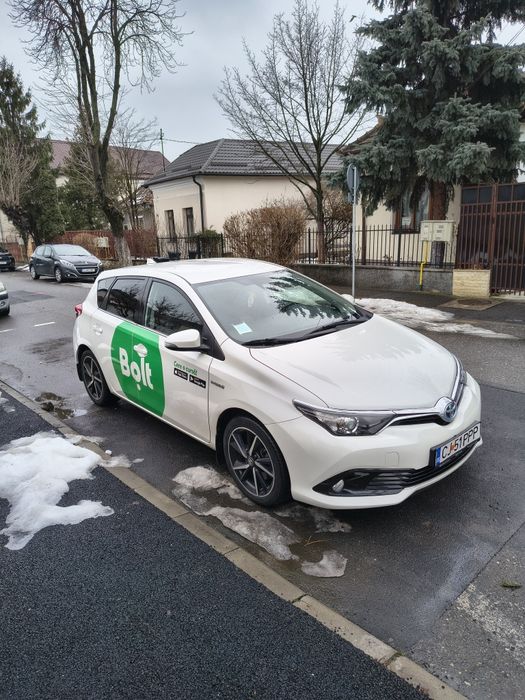Vând Toyota Auris Hybrid