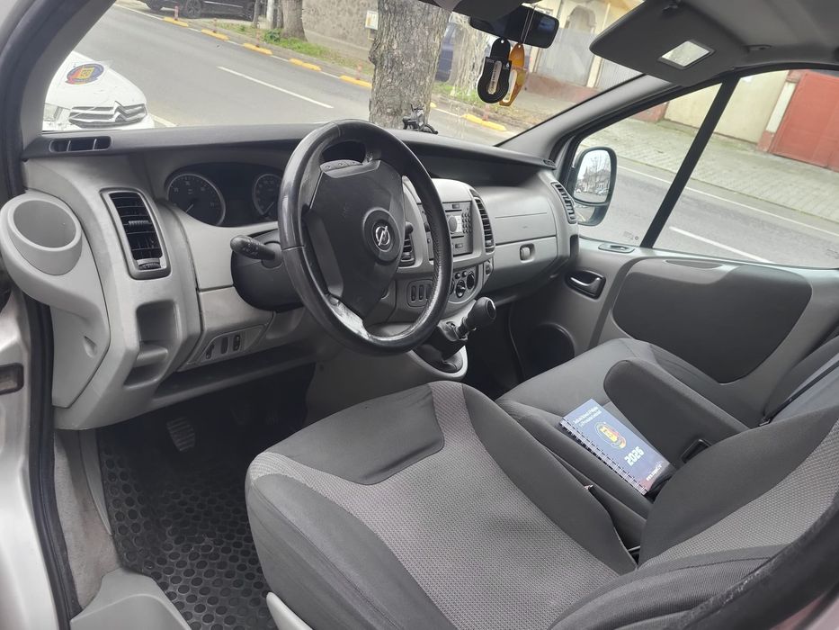 Propietar vând  Opel vivaro sau schimb cu vw  B7!