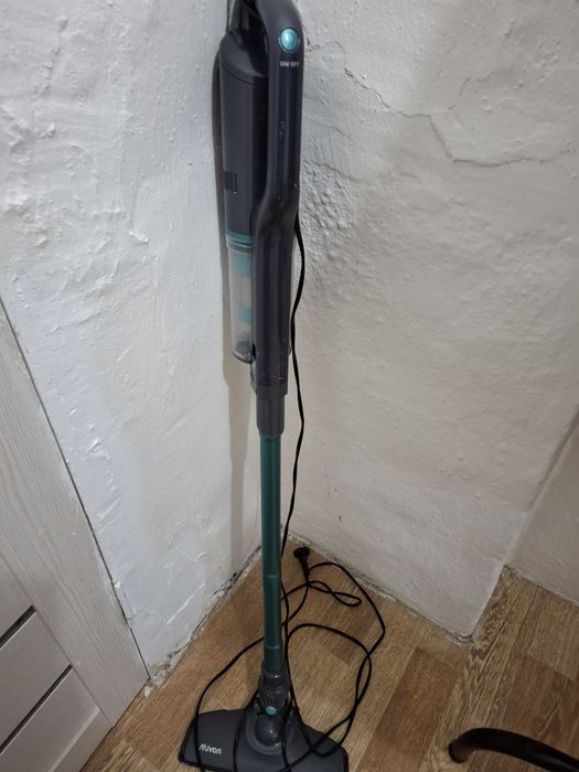 Пылесос вертикальный