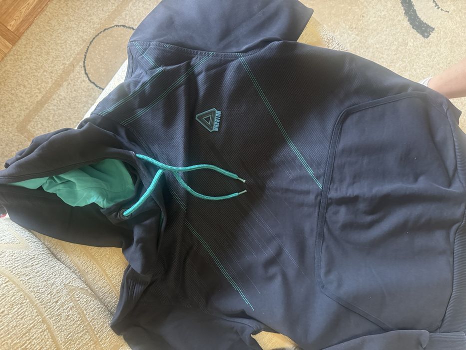 Спортивная кофта