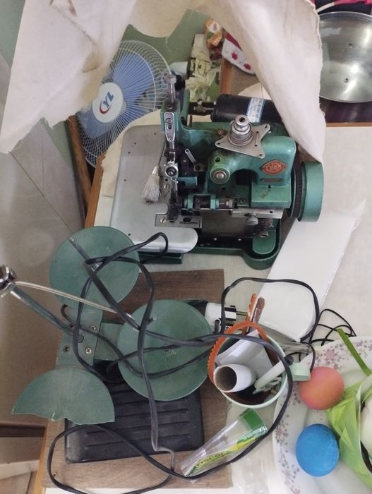 Оверлок новый продаю