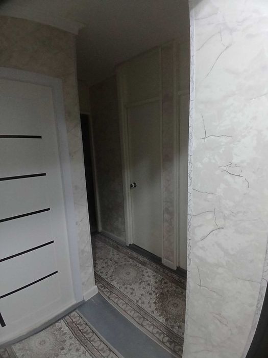 Fruzne massiv Navruz to'yxona yonida 2 xonali uy sotiladi