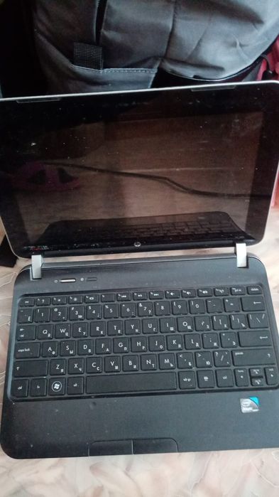 Ноутбук в рабочем.