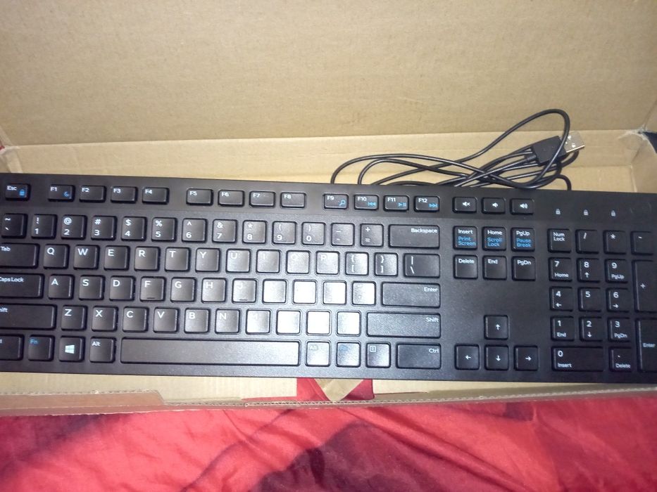 Vând tastatura nouă în cutie Dell