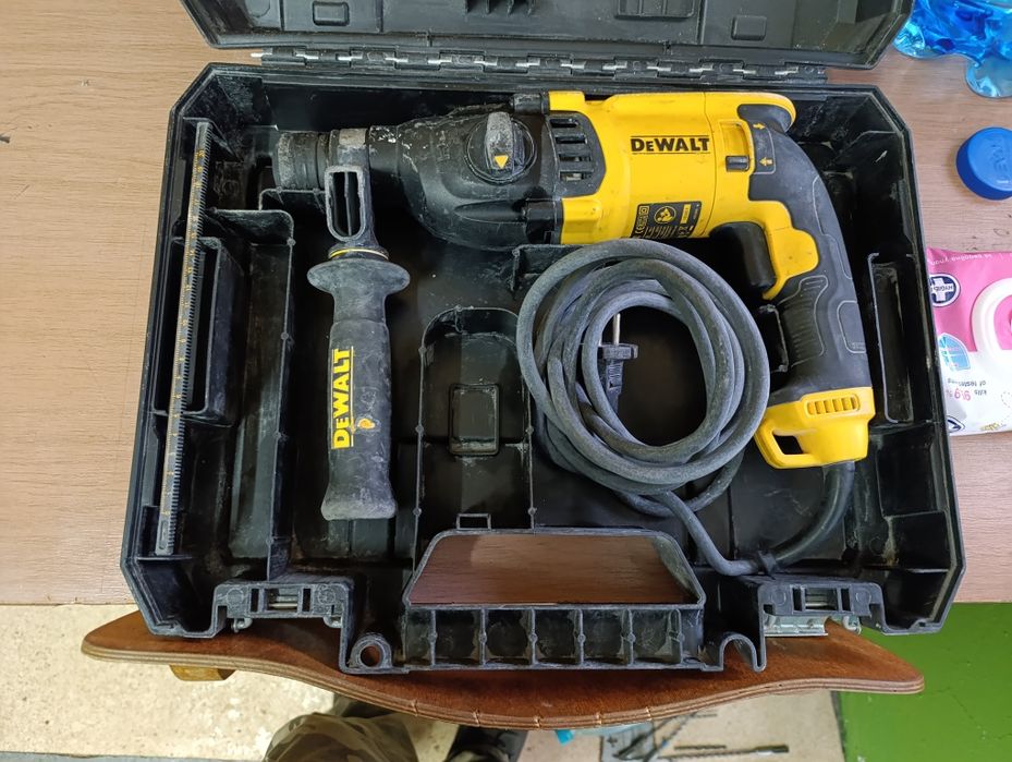 Перфоратор DeWalt 2.6j  D25133K