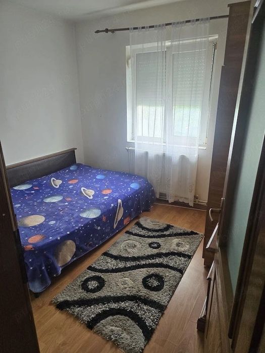 Apartament cu trei camere în roman
