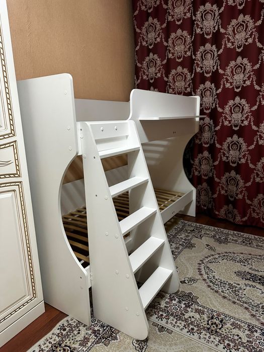 Двухярусная кровать