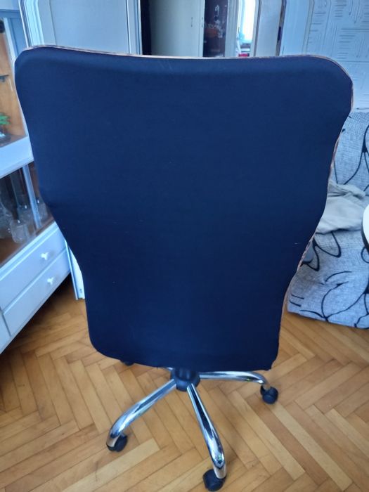 Продавам 3 бр. офис стола,