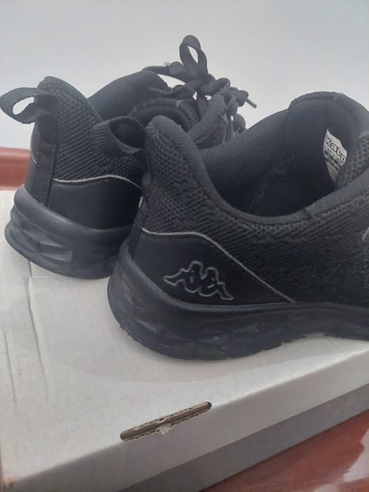 Vând  Adidași  Kappa