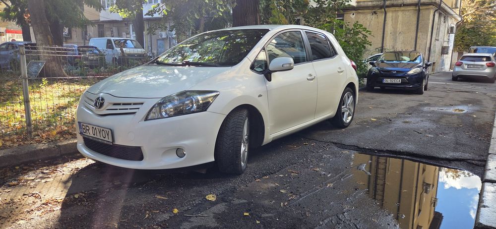 Toyota auris in buna conditie