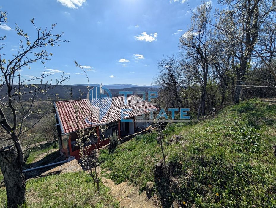 Къща с прекрасна панорама в село Длъжка поляна, област Търговище