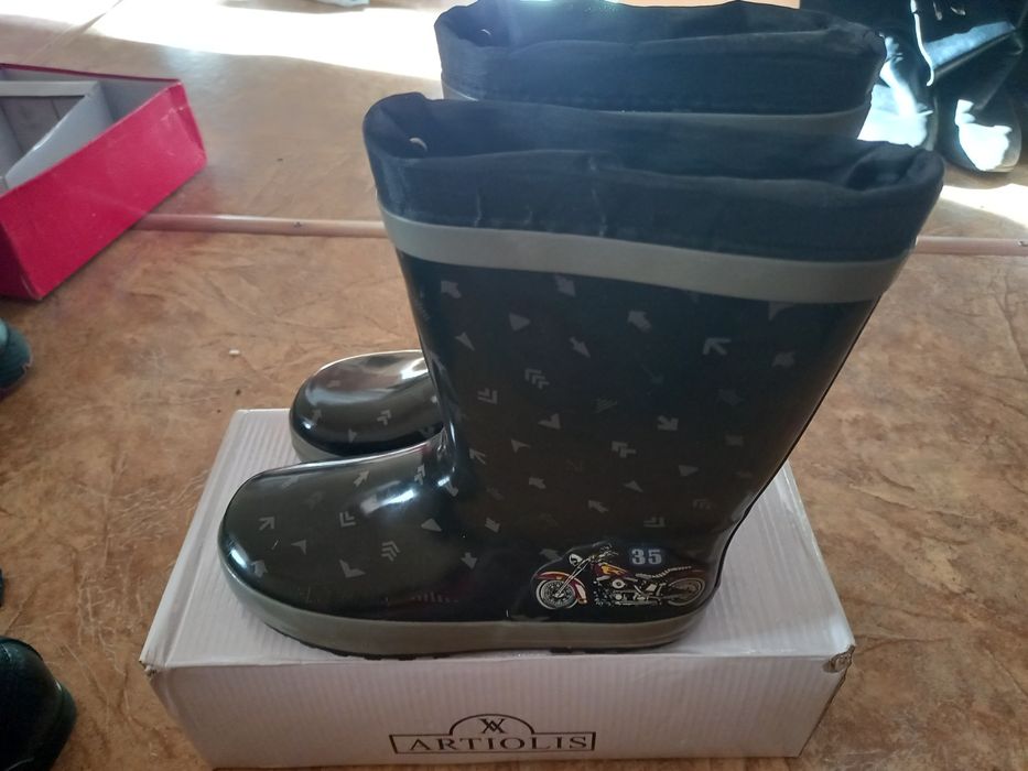 Резиновые сапоги на мальчика