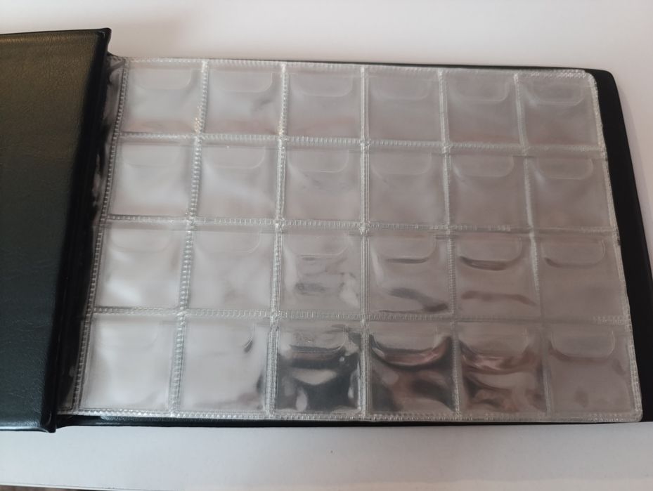 Албум /класьор за монети.